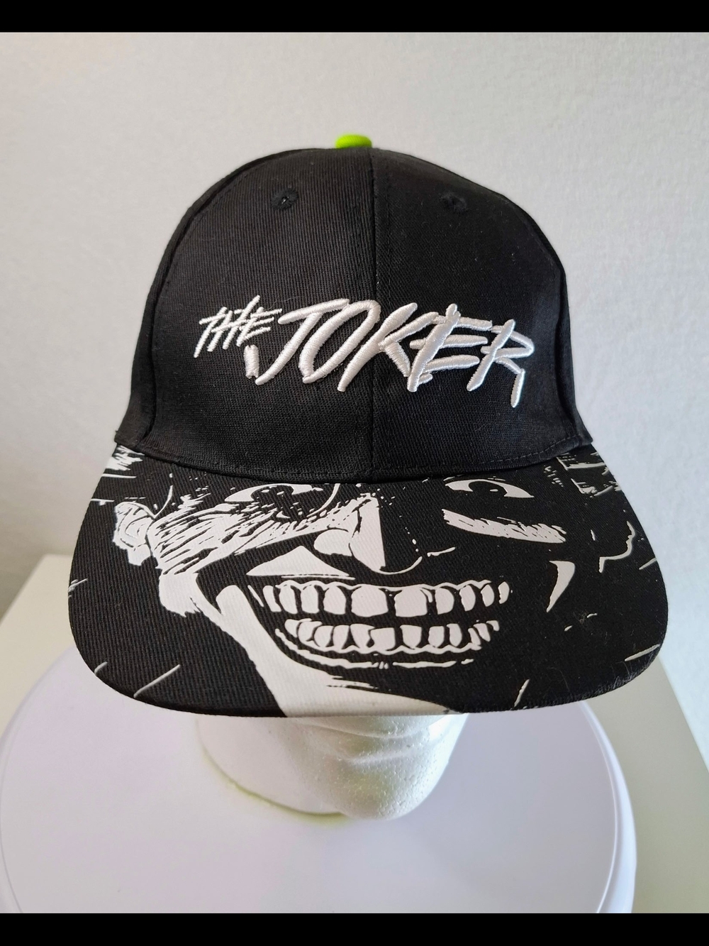 Batman Black Snapback Hat with White Joker Script and Graphic Brim - Picture 4 of 9